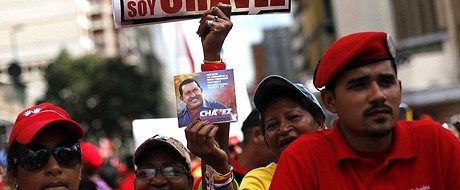 В потоке славословий и проклятий [1], в заверениях с обеих сторон, что «мы не забудем не простим», слышится единодушие и непонимание того, на чем же закончится феномен, называемый американскими политологами, «Chavismo».