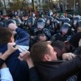 Что актуально с  учётом событий последних месяцев, когда, ради отвлечения людей от ударившего кризиса, начавшегося «сбрасывания» социалки, других неолиберальных реформ [7], власть и «демократическая оппозиция» (единые в отношении оных реформ) стали играть на струне межнациональной ненависти, всё больше подливая масса в огонь.