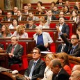 «За» проголосовали экосоциалисты, Республиканская левая Каталонии и Народное единство. СиУ, соцпартия и «Граждане» воздержались, против голосовала Народная партия.