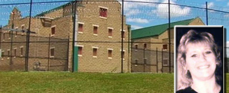 Если вы думаете, что тюрьмы для должников – что-то из романов Чарльза Диккенса и давно забытое – подумаете ещё раз. Тюрьмы для должников стали очень важной частью американского тюремно-промышленного комплекса...
