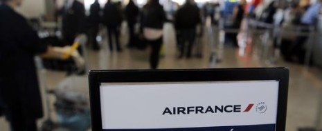 Как ни обрушиваются французские правительственные чины с критикой на бастующих с 15 сентября 2014 пилотов "Air France", ни им, ни администрации компании не удаётся прекратить протесты. 26 сентября авиаперевозчик осуществил лишь 48% своих рейсов. Более прочих участие в забастовке отмечено в аэропортах юга Франции. Профсоюзы SNPL и SPAF заявляют, что...