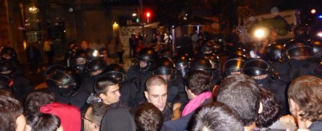 Левые сепаратистские организации организовали протест у представительства после демонстрации в поддержку референдума на площади Сан-Жауме