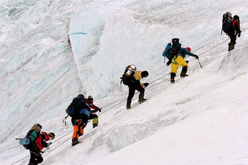 climbers_on_everest