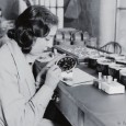 Радиевые девушки были родом из небольшого городка в штате Нью-Джерси. Они работали на местной фабрике, где окрашивали циферблаты люминесцентных часов, нового...