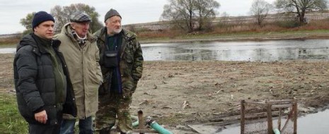 Здесь, как в капле воды, отражается стратегия "грязного подъёма" сельского хозяйства (и промышленности), впервые предложенная СПС в начале 2000-х. Бизнес свободен от экологических ограничений, плевать он на них хотел, государство с ним в доле, остаётся лишь общество.