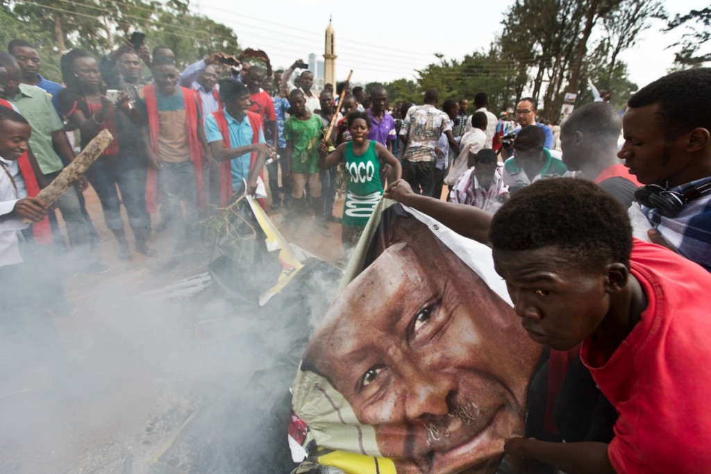 Уганда: в последнее время протесты против Мусевени стали обыденностью.