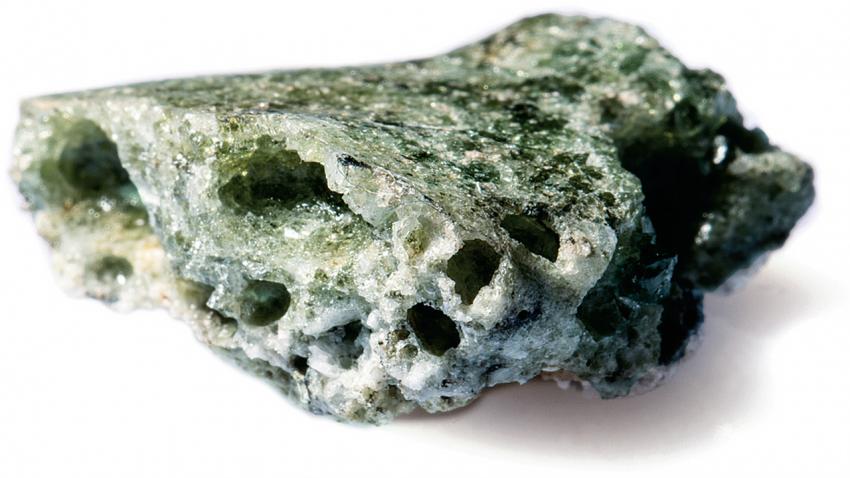 Тринитит, минерал, названный так в честь ядерной бомбы «Троица» (Trinity), обнаружен на месте испытания бомбы и воссоздан в лабораторных условиях