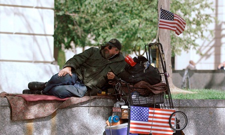 A homeless man lies on a retaining wall on Pennsylvania Avenue NW, Washington, October 6, 2010. In 2007, when the world was on the brink of financial crisis, U.S. income inequality hit its highest mark since 1928, just before the Great Depression. Economists are only beginning to study the parallels between the 1920s and the most recent decade to try to understand why both periods ended in financial disaster. Photo taken October 6, 2010. To match Special Report USA-ECONOMY/INEQUALITY. REUTERS/Jason Reed  (UNITED STATES - Tags: BUSINESS SOCIETY)