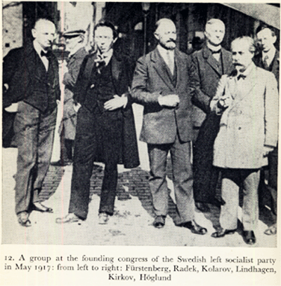 Якуб Ганецкий (Яков Станиславович Фюрстенберг) (крайний слева) с группой шведских с.-д. 1917 г.