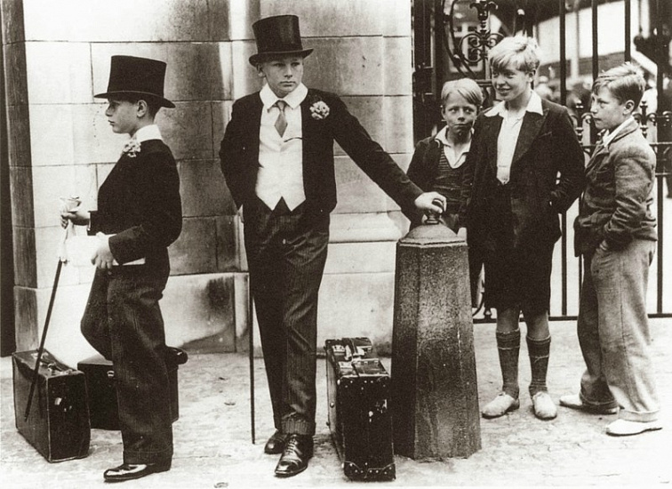 "Сливки общества и хулиганы" (1937). С тех пор изменилась лишь техника сепарации