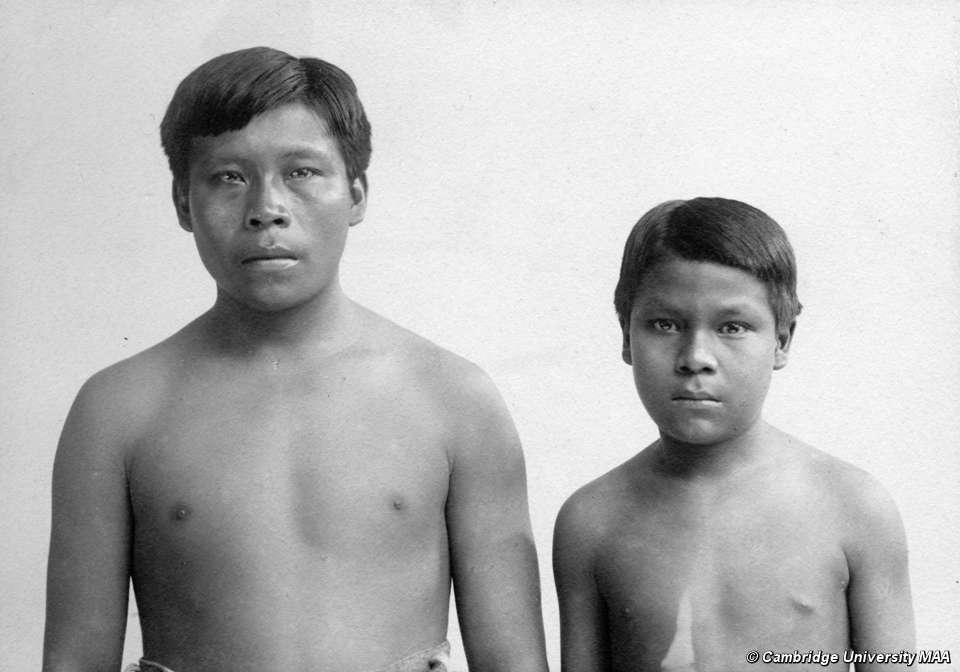 Два раба витото Омарино и Рикудо были доставлены в Великобританию в 1911 году. © Кембриджский университет МАА