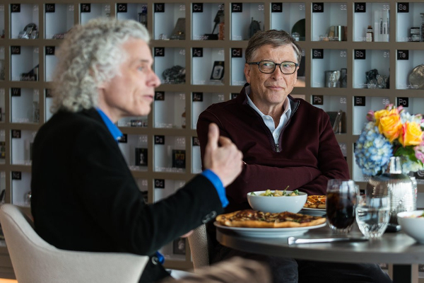 Стивен Пинкер (слева) и Билл Гейтс (справа) 