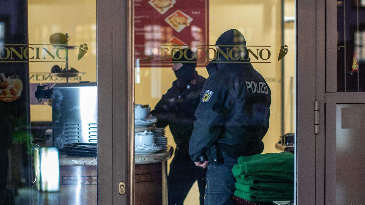 Полицейская спецоперация в Дуйсбурге (фото: dpa)