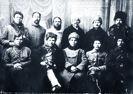 Руководители Тасеевской республики. Крайний слева в нижнем ряду — И.А. Вашкорин. 