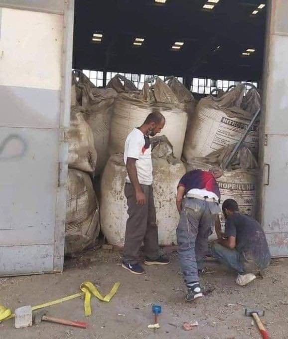 Широко разошедшаяся по сети фотография склада селитры, возможно, ставшего источником взрыва в Бейруте (недостоверно).