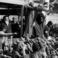 Ровно 40 лет назад французский лайнер приземлился в аэропорту Тегерана. Толпа встречающих ревела от восторга — по трапу спускался её кумир, аятолла Хомейни. Его возвращение на родину положило начало новому Ирану — антиамериканскому и исламистскому. Но никто в толпе и не догадывался, что приезд аятоллы организовали американцы.