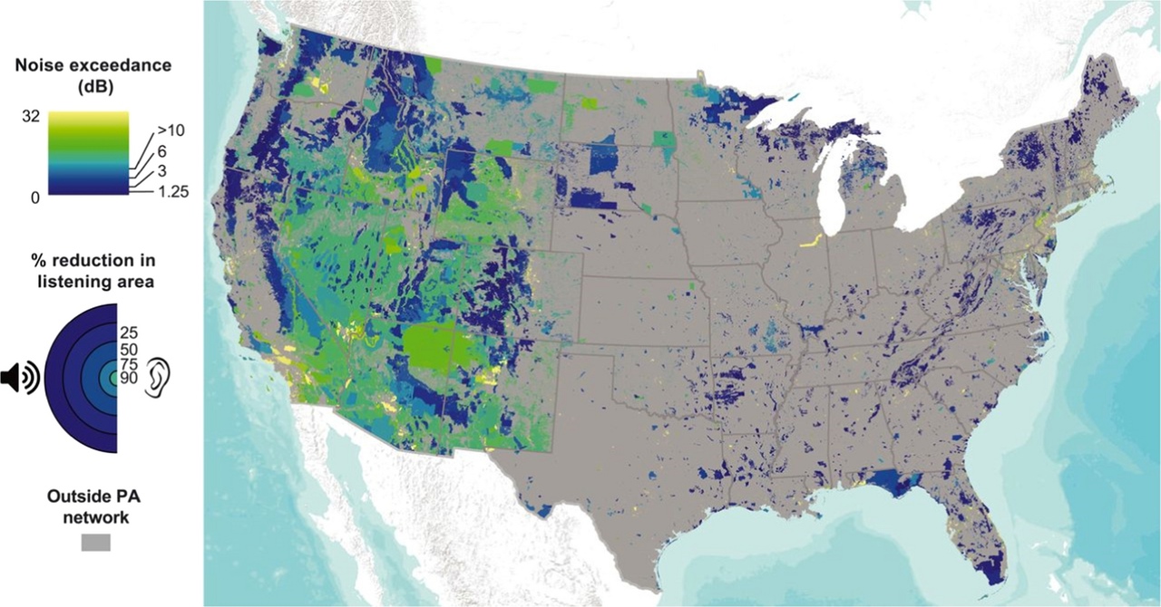 Рис.4. Карта - шумовое загрязнение на ООПТ США. Показано превышение среднего уровня шума над природным фоном за счёт техногенных шумов. Превышение уровня шума на 1,25, 3,01, 6,02 и 10 дБ соответственно соответствует сокращению на 25, 50, 75 и 90% зоны прослушивания, то есть зоны, в которой акустический сигнал может быть обнаружен людьми. Серые области находятся за пределами сети охраняемых территорий. 