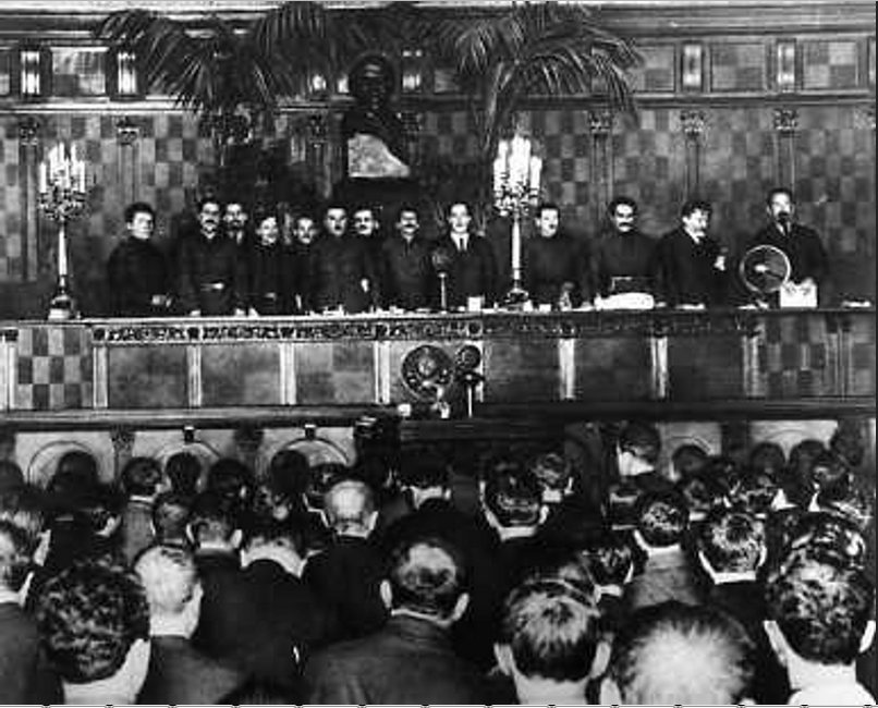 Большевистское руководство перед делегатами 14 съезда