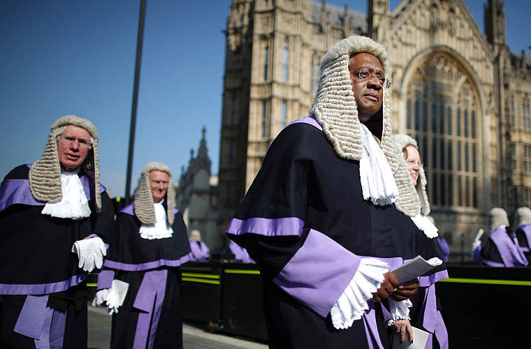 Британские судьи покидают Вестминстерское аббатство после традиционного заседания в честь начала нового «юридического года»