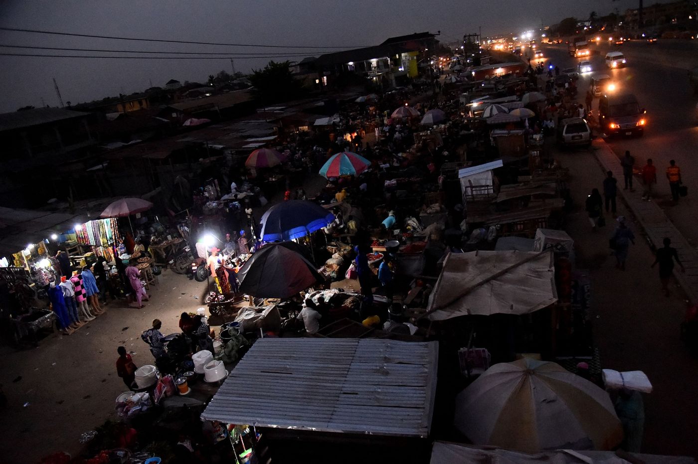 Рынок без электричества в Ибафо, штат Огун, Нигерия. Март 2022