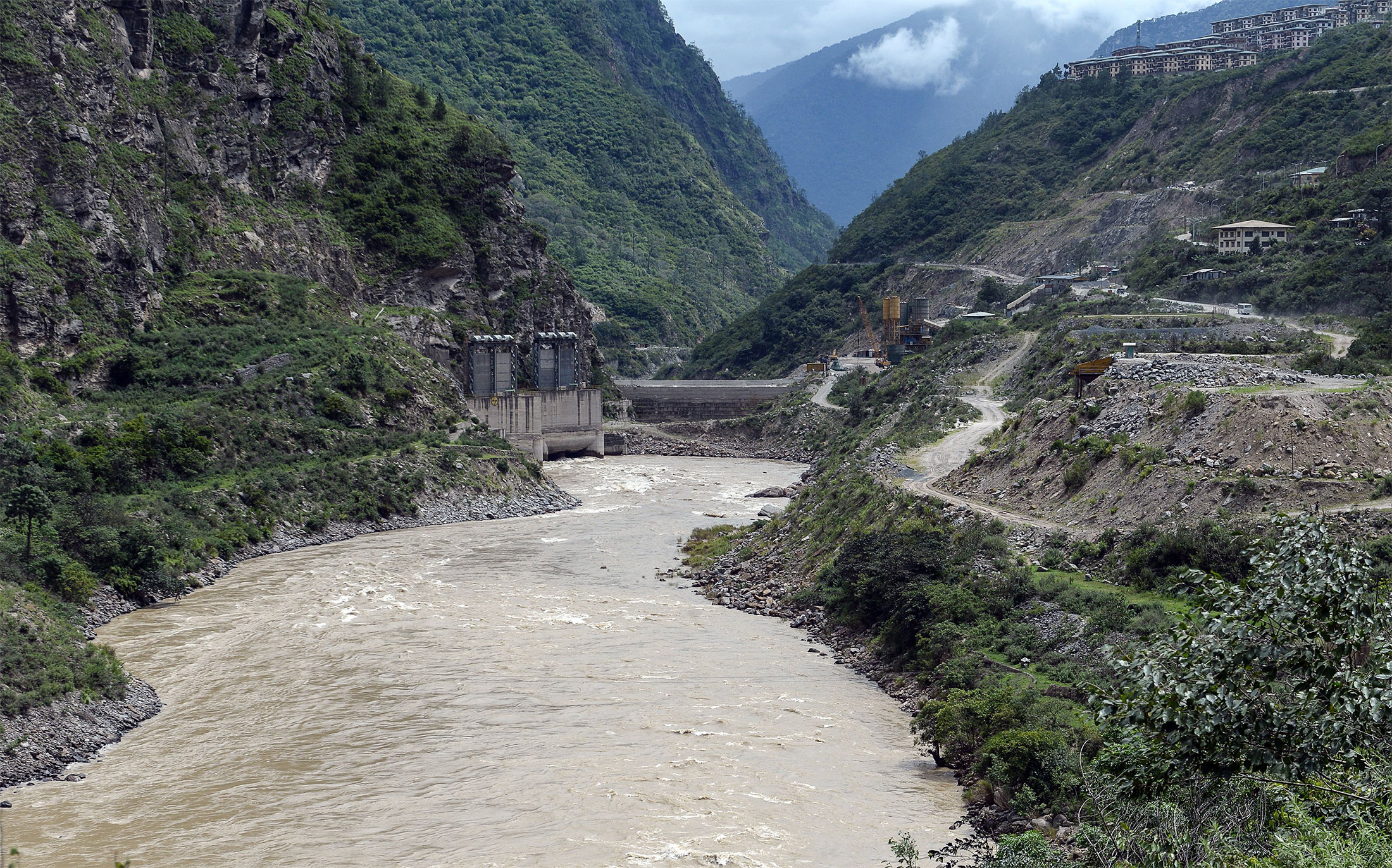 Одна из мини-ГЭС в Бутане