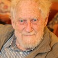 Вольфганг Шлейдт — это ученик Лоренца, решивший ту действительную проблему этологии, за которую её атаковали социобиологи в 1970-е — произвольность выделения единиц поведения — демонстраций из потока активности, когда разделение на «фигуры» и «фон» оставлялось на мнение квалифицированного наблюдателя,...