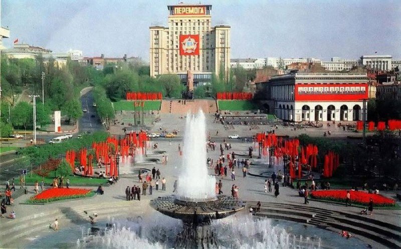 Вы не поверите, но это будущий Майдан (площадь Победы в мирном советском Киеве)