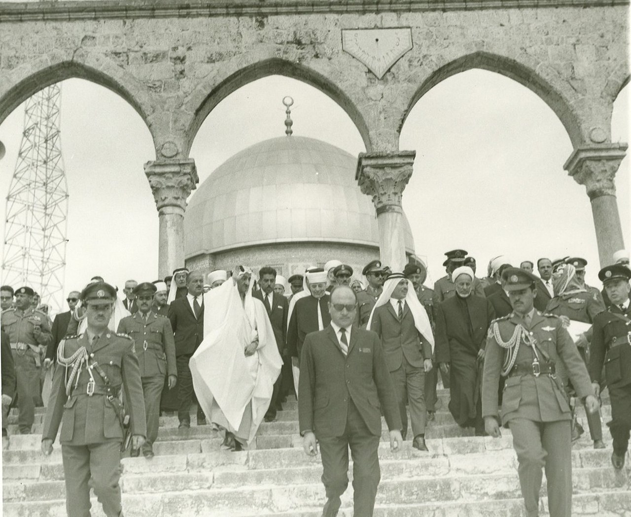 Король Фейсал в мечети Аль-Акса, 1966 г. Тогда Иудею и Самарию, т.е. "Западный берег реки Иордан", ещё оккупировала Иордания