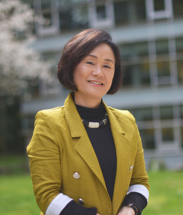 Print PDF Исследования положения женщин в обществе расходятся в оценках типа общественной системы, наиболее благоприятной для эмансипации женщин. Согласно западному подходу модернизации, индустриализация устраняет традиционные ограничения для женщин и изменяет […]